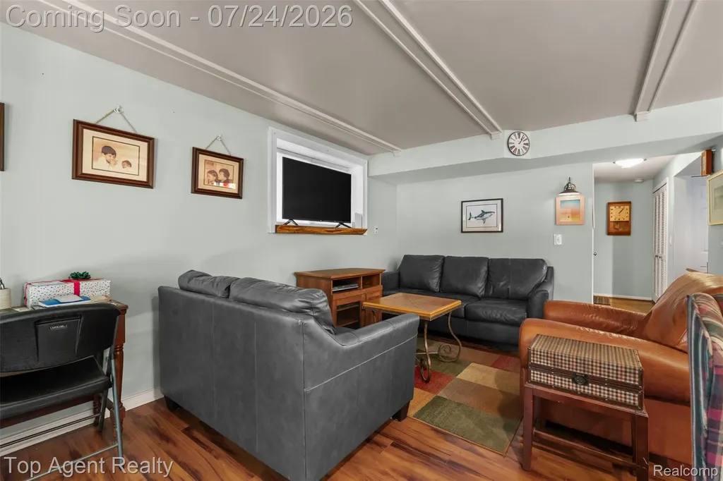 312 Beach Drive Oakland Charter Township MI 48363