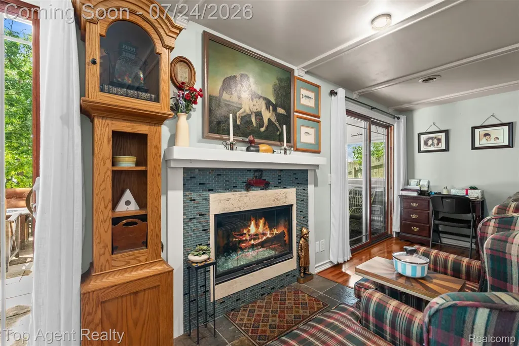 312 Beach Drive Oakland Charter Township MI 48363