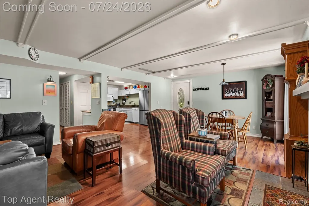 312 Beach Drive Oakland Charter Township MI 48363