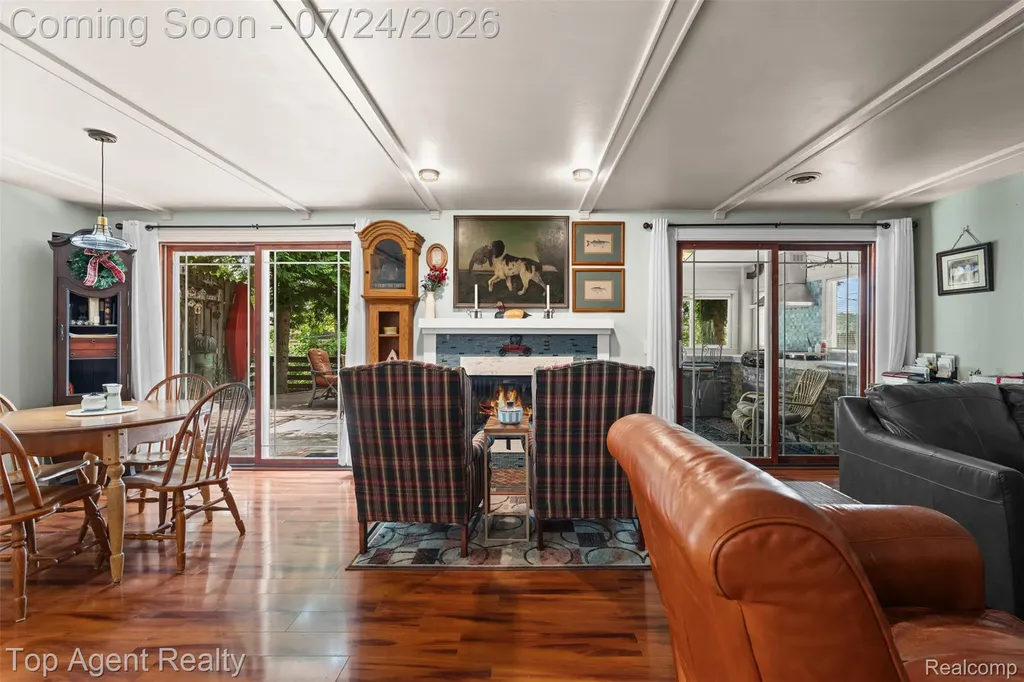 312 Beach Drive Oakland Charter Township MI 48363