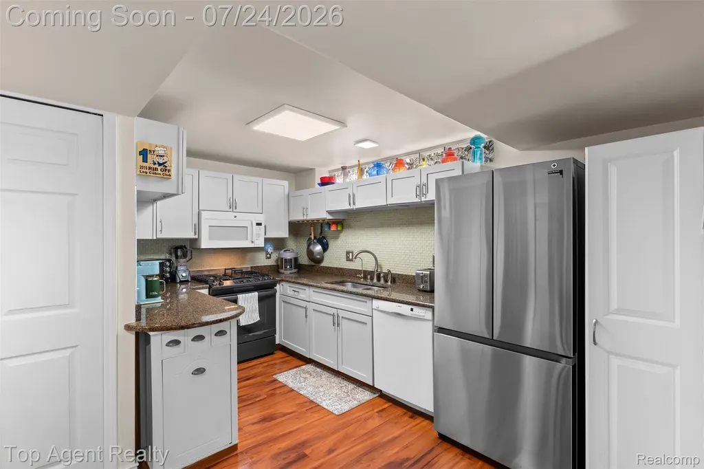 312 Beach Drive Oakland Charter Township MI 48363