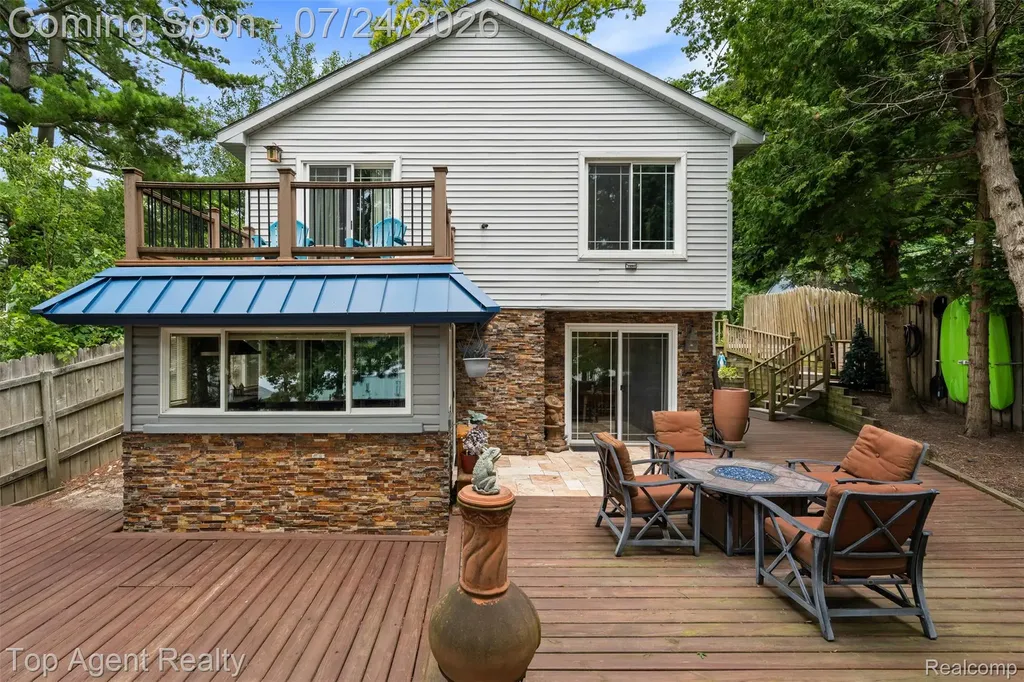 312 Beach Drive Oakland Charter Township MI 48363