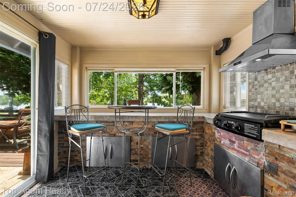 312 Beach Drive Oakland Charter Township MI 48363