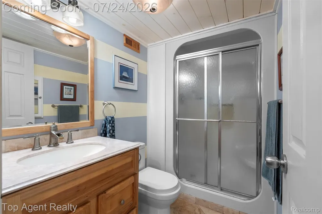 312 Beach Drive Oakland Charter Township MI 48363