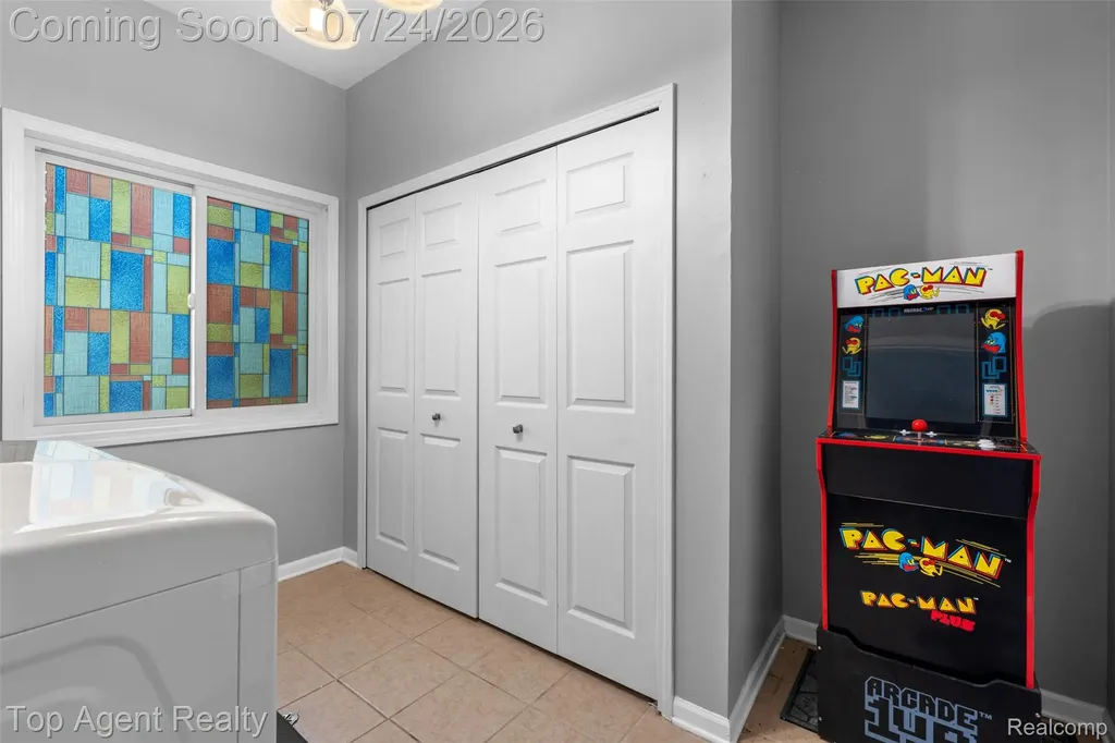 312 Beach Drive Oakland Charter Township MI 48363