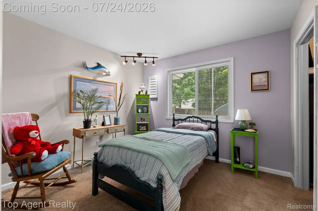 312 Beach Drive Oakland Charter Township MI 48363