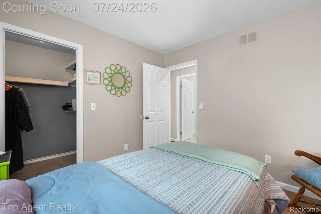 312 Beach Drive Oakland Charter Township MI 48363
