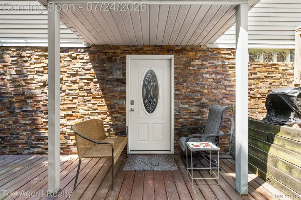 312 Beach Drive Oakland Charter Township MI 48363