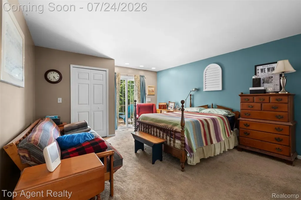 312 Beach Drive Oakland Charter Township MI 48363
