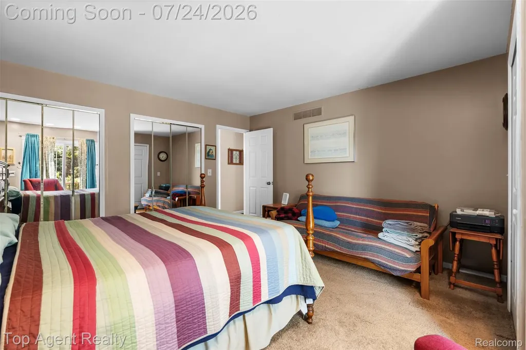 312 Beach Drive Oakland Charter Township MI 48363