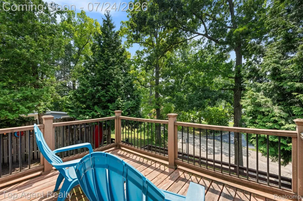 312 Beach Drive Oakland Charter Township MI 48363
