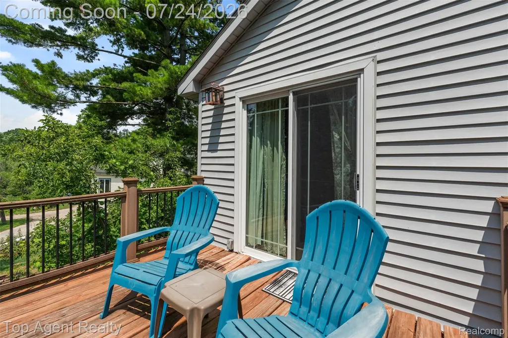 312 Beach Drive Oakland Charter Township MI 48363