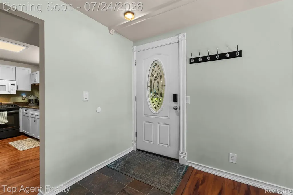 312 Beach Drive Oakland Charter Township MI 48363