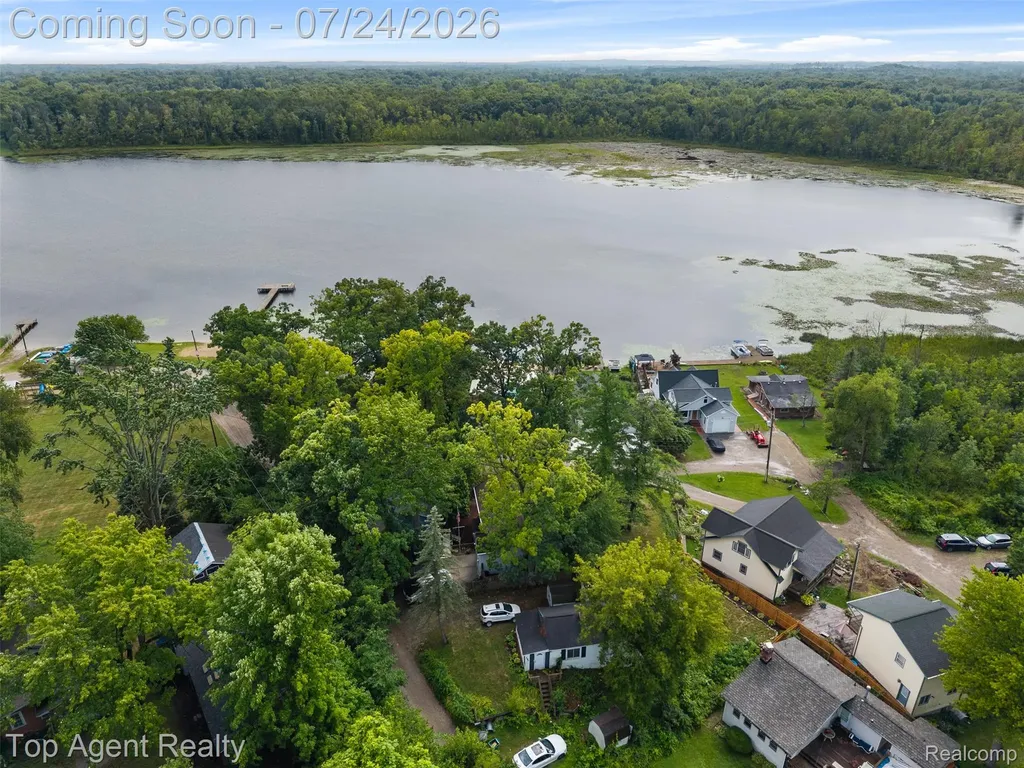 312 Beach Drive Oakland Charter Township MI 48363