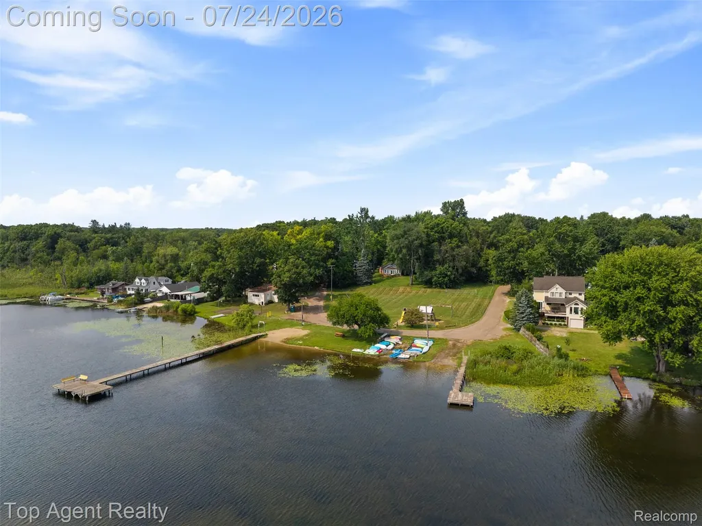 312 Beach Drive Oakland Charter Township MI 48363