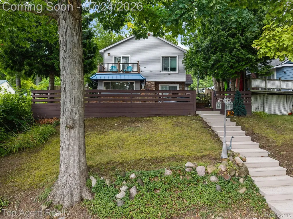 312 Beach Drive Oakland Charter Township MI 48363