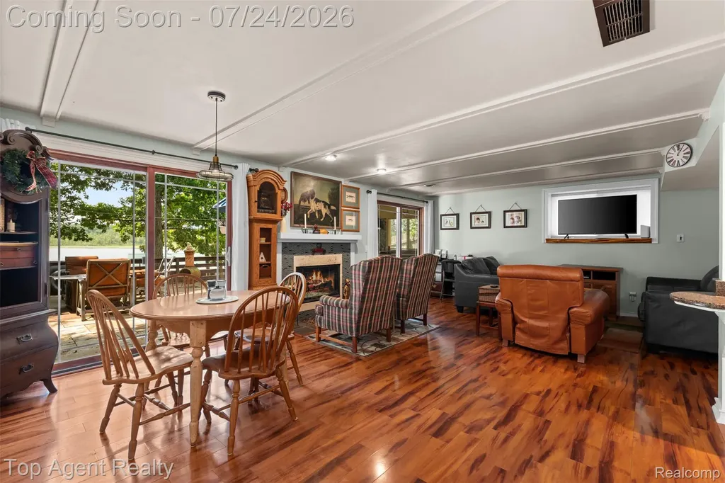 312 Beach Drive Oakland Charter Township MI 48363
