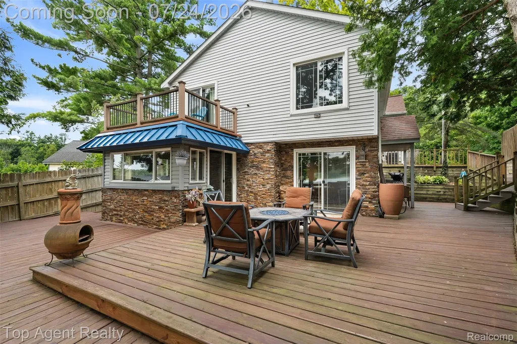 312 Beach Drive Oakland Charter Township MI 48363