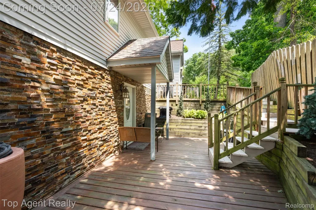 312 Beach Drive Oakland Charter Township MI 48363