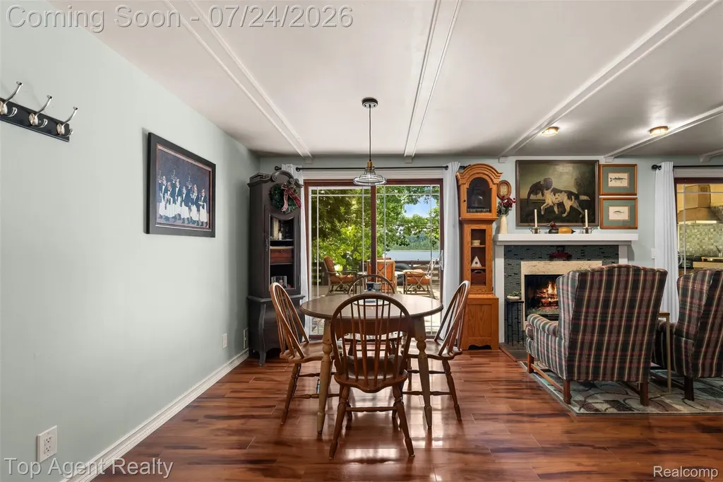 312 Beach Drive Oakland Charter Township MI 48363