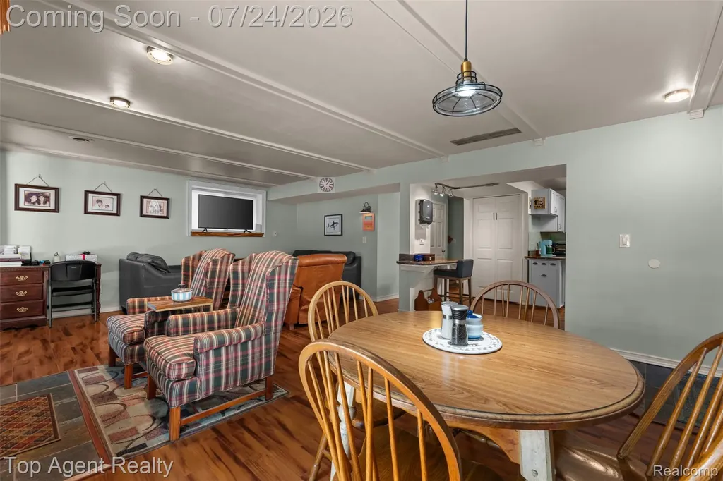 312 Beach Drive Oakland Charter Township MI 48363