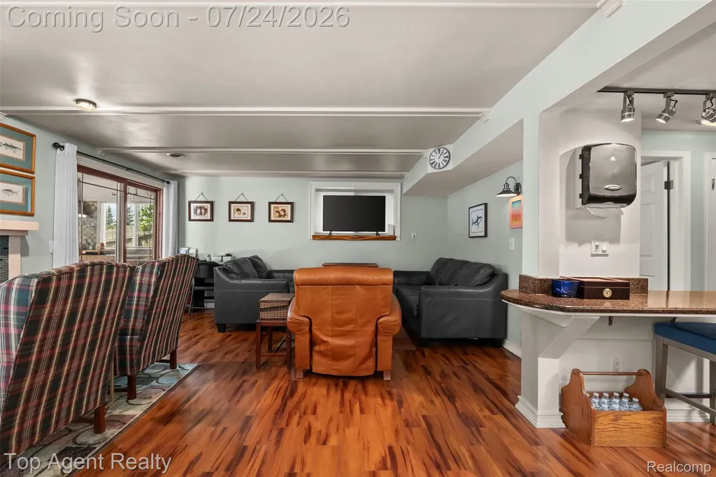 312 Beach Drive Oakland Charter Township MI 48363