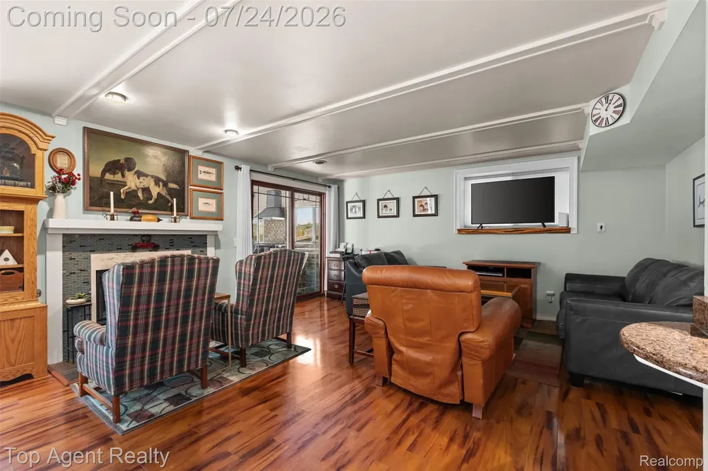 312 Beach Drive Oakland Charter Township MI 48363
