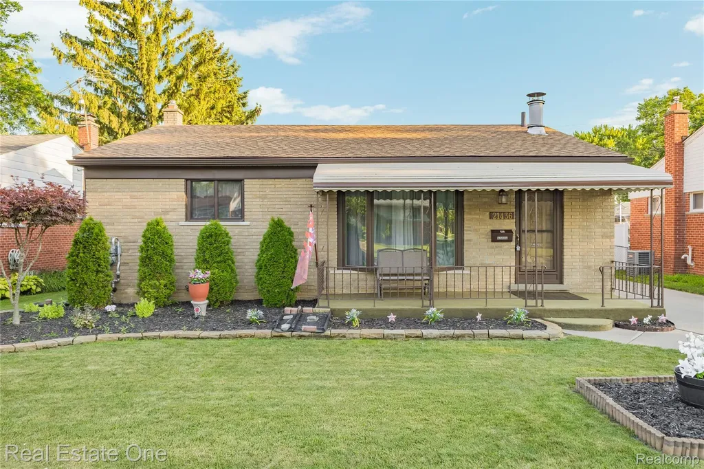 21436 Parkway Street St. Clair Shores City MI 48082