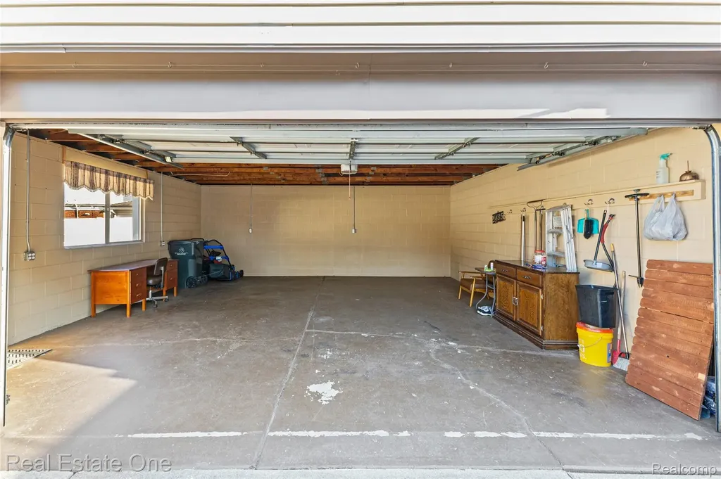 21436 Parkway Street St. Clair Shores City MI 48082