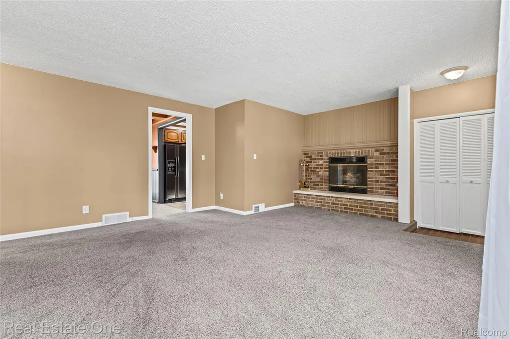 21436 Parkway Street St. Clair Shores City MI 48082