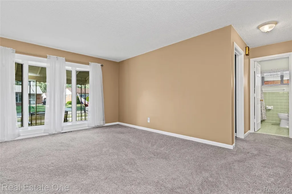 21436 Parkway Street St. Clair Shores City MI 48082