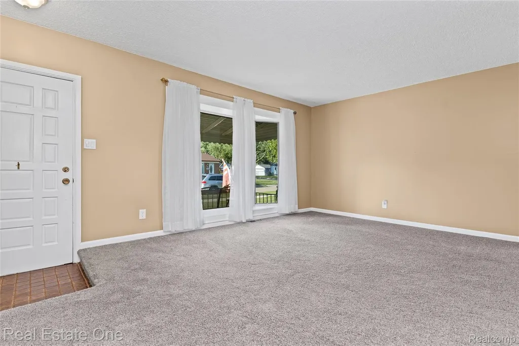 21436 Parkway Street St. Clair Shores City MI 48082