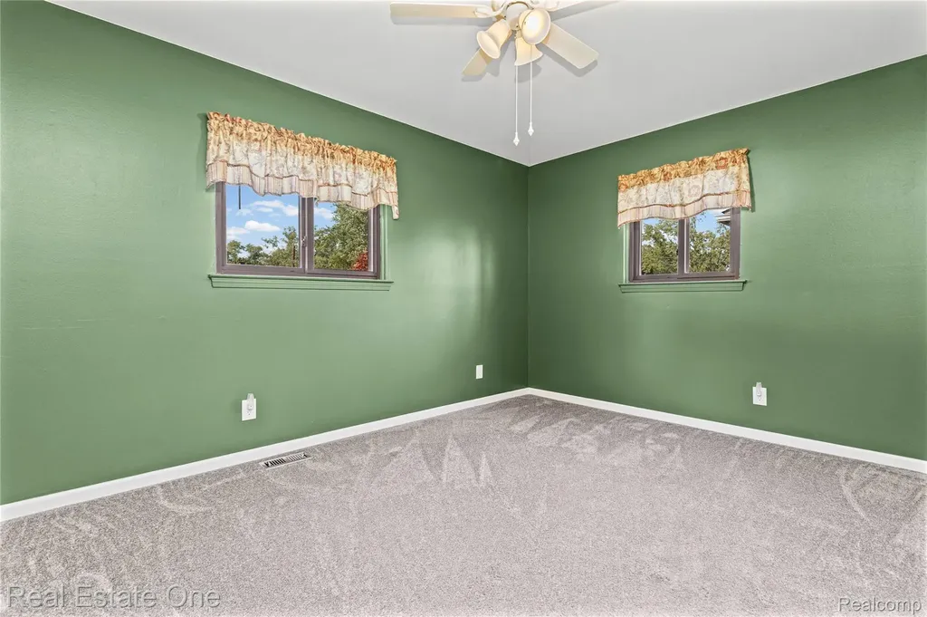 21436 Parkway Street St. Clair Shores City MI 48082
