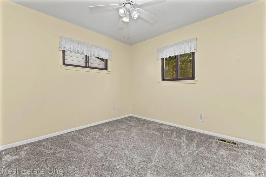21436 Parkway Street St. Clair Shores City MI 48082