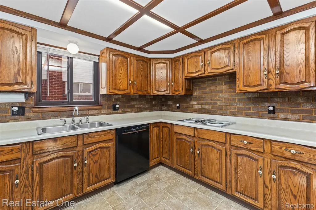 21436 Parkway Street St. Clair Shores City MI 48082