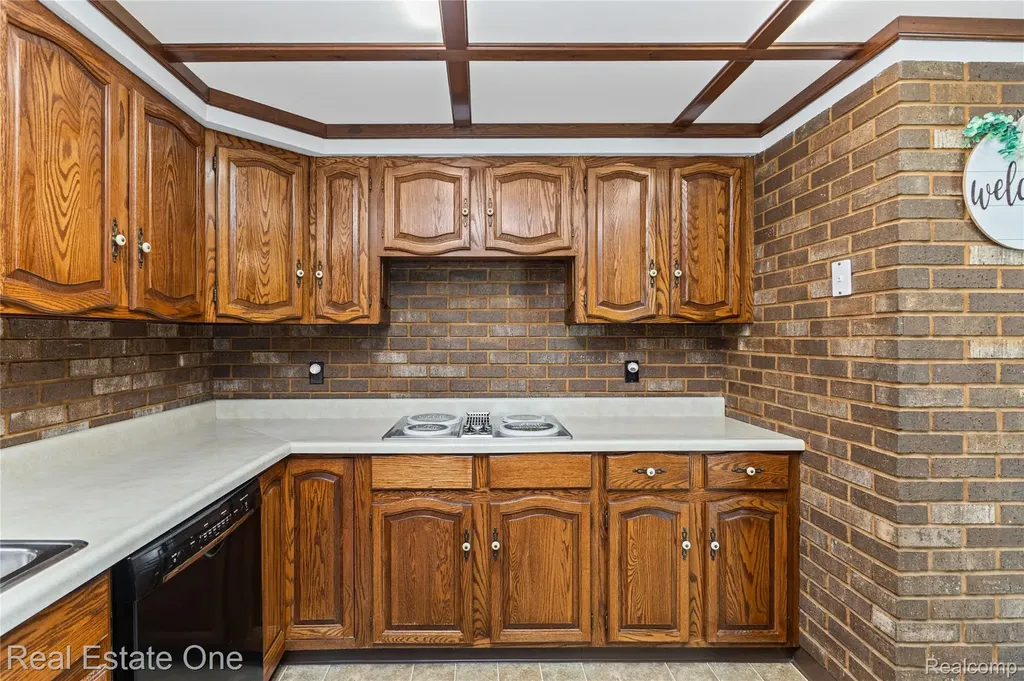 21436 Parkway Street St. Clair Shores City MI 48082