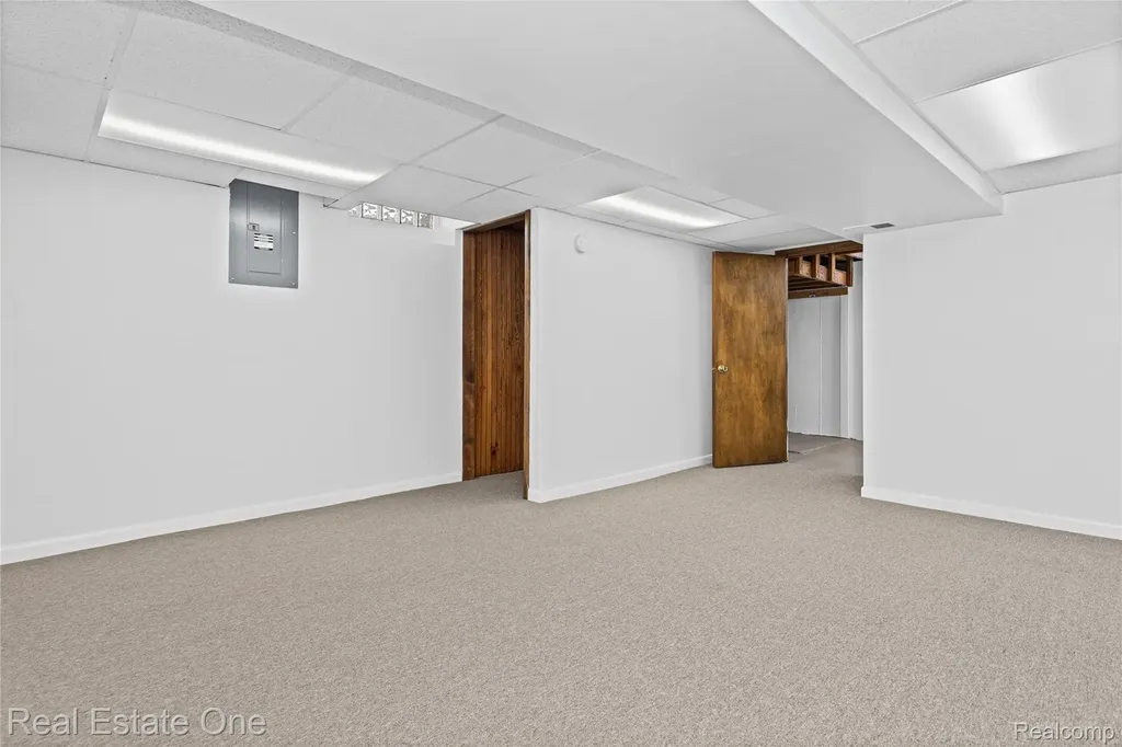 21436 Parkway Street St. Clair Shores City MI 48082