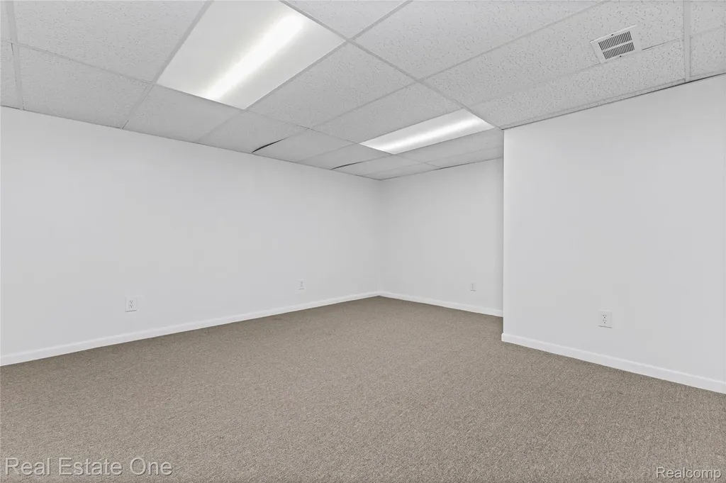 21436 Parkway Street St. Clair Shores City MI 48082