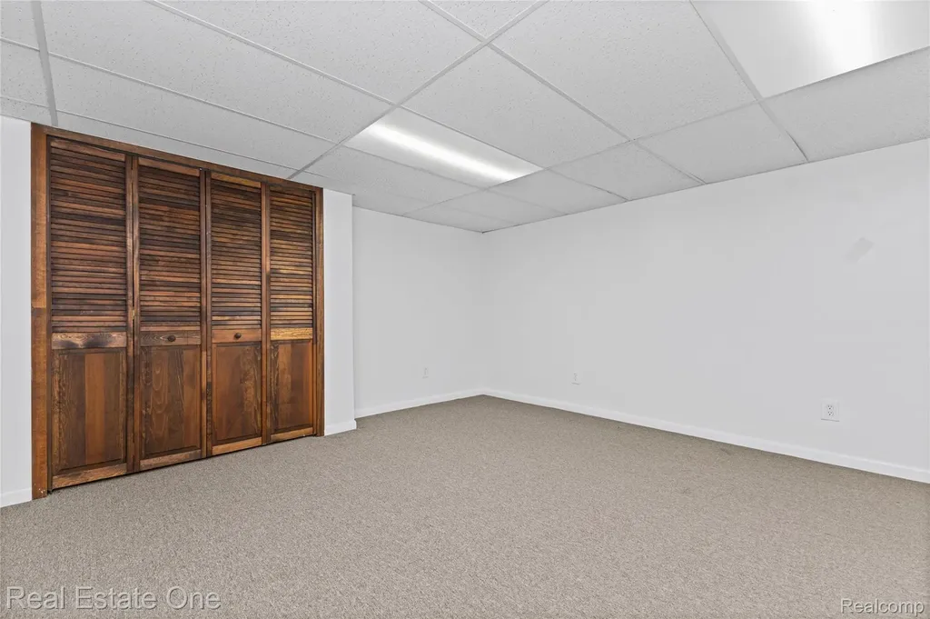 21436 Parkway Street St. Clair Shores City MI 48082