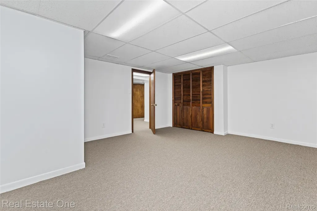 21436 Parkway Street St. Clair Shores City MI 48082