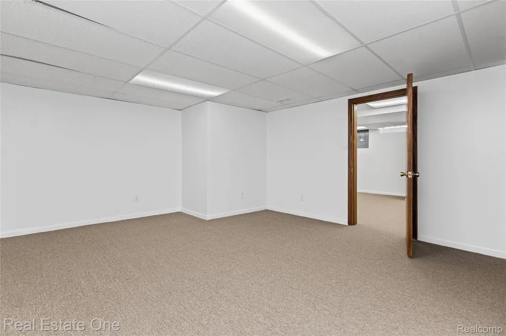 21436 Parkway Street St. Clair Shores City MI 48082