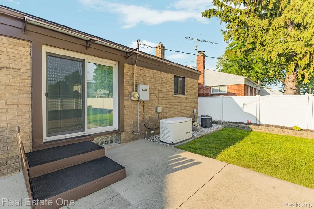 21436 Parkway Street St. Clair Shores City MI 48082