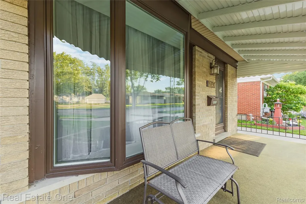 21436 Parkway Street St. Clair Shores City MI 48082