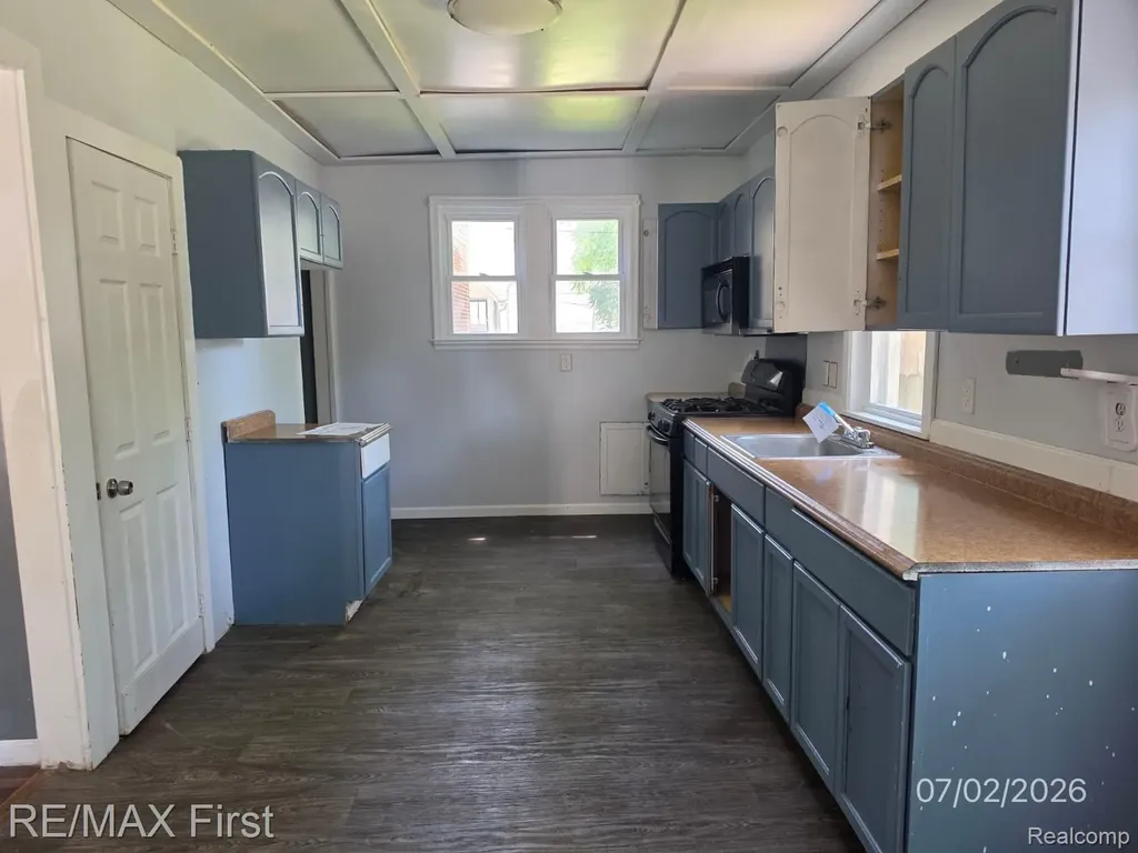 265 North Avenue Mt. Clemens City MI 48043