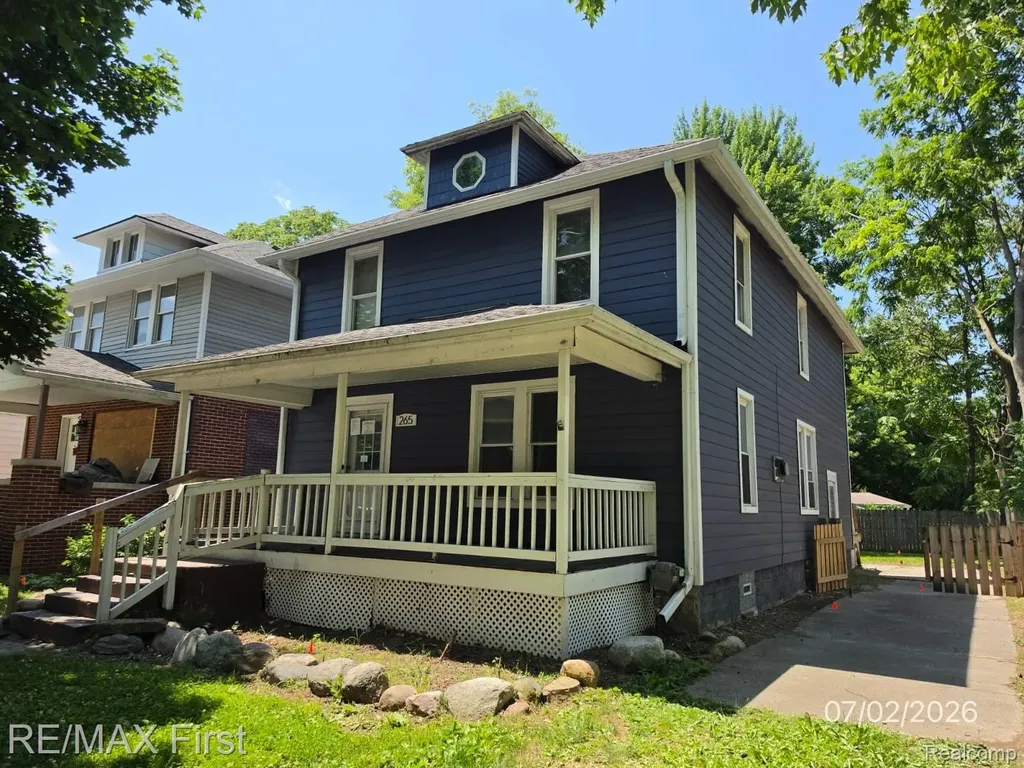 265 North Avenue Mt. Clemens City MI 48043