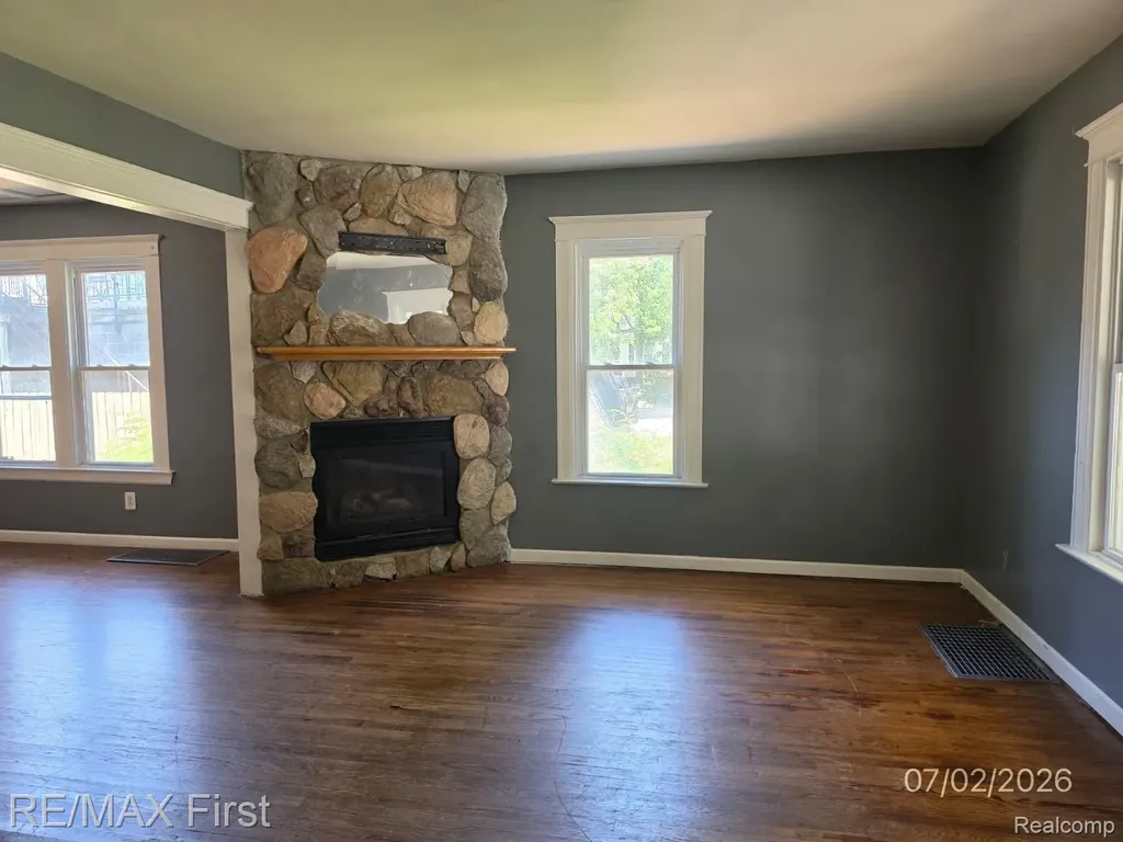 265 North Avenue Mt. Clemens City MI 48043