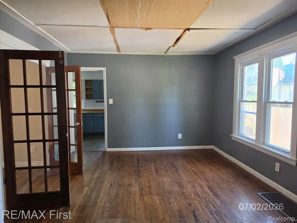 265 North Avenue Mt. Clemens City MI 48043