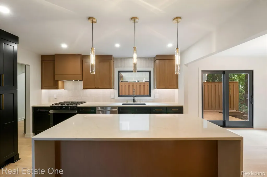 5584 N Adams Way Bloomfield Hills City MI 48302