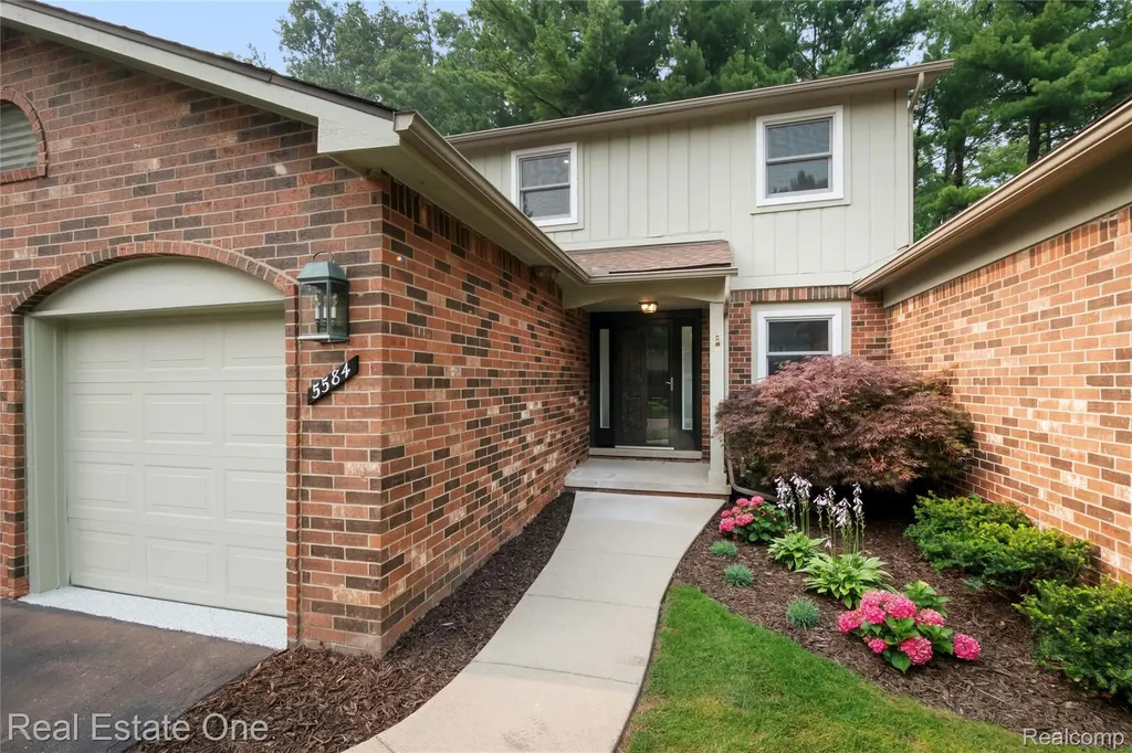 5584 N Adams Way Bloomfield Hills City MI 48302