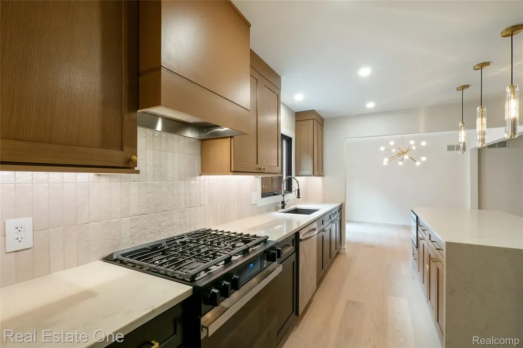 5584 N Adams Way Bloomfield Hills City MI 48302